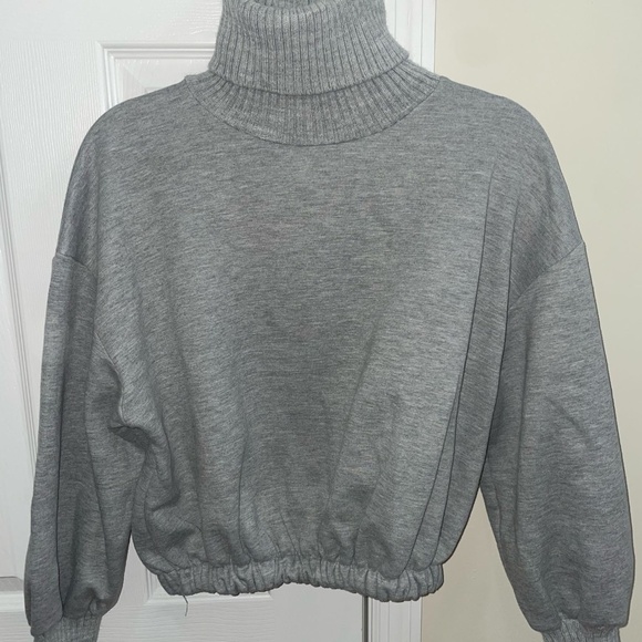 Zara Cropped Sweatshirt - Picture 2 of 3